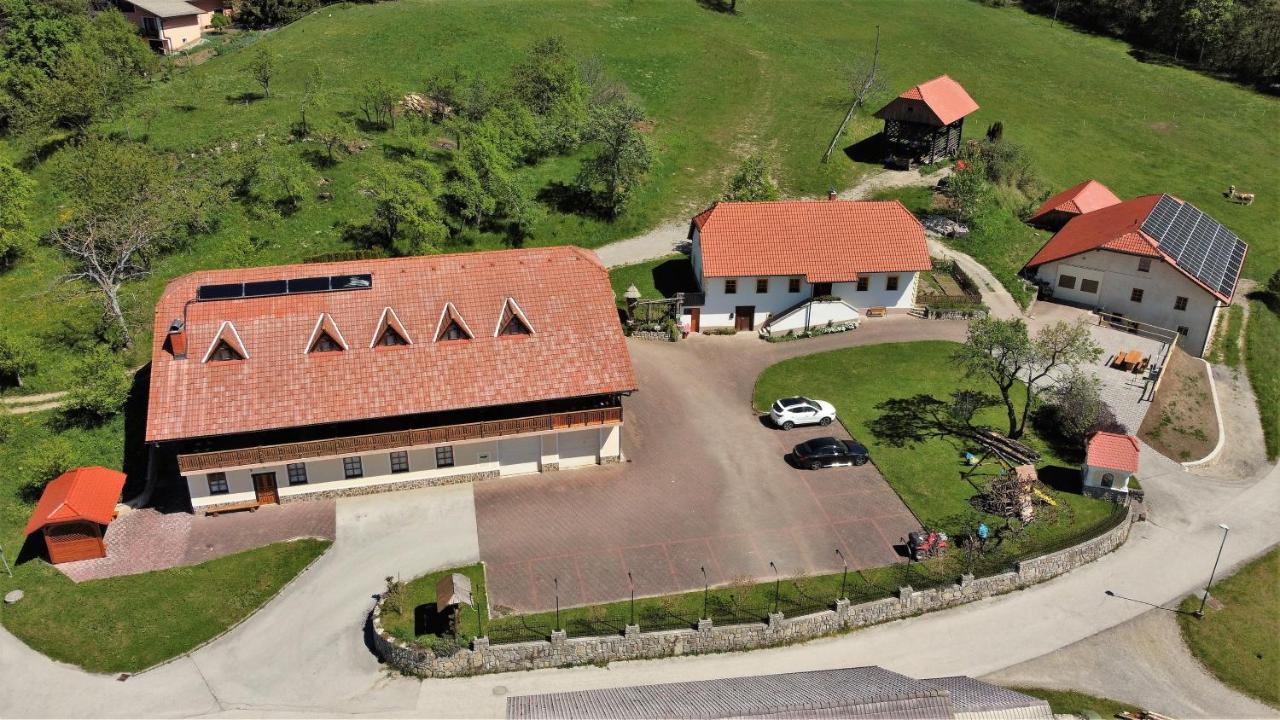 Guesthouse Mocivnik Okroglice Eksteriør bilde