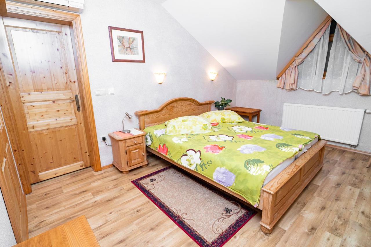 Guesthouse Mocivnik Okroglice Eksteriør bilde