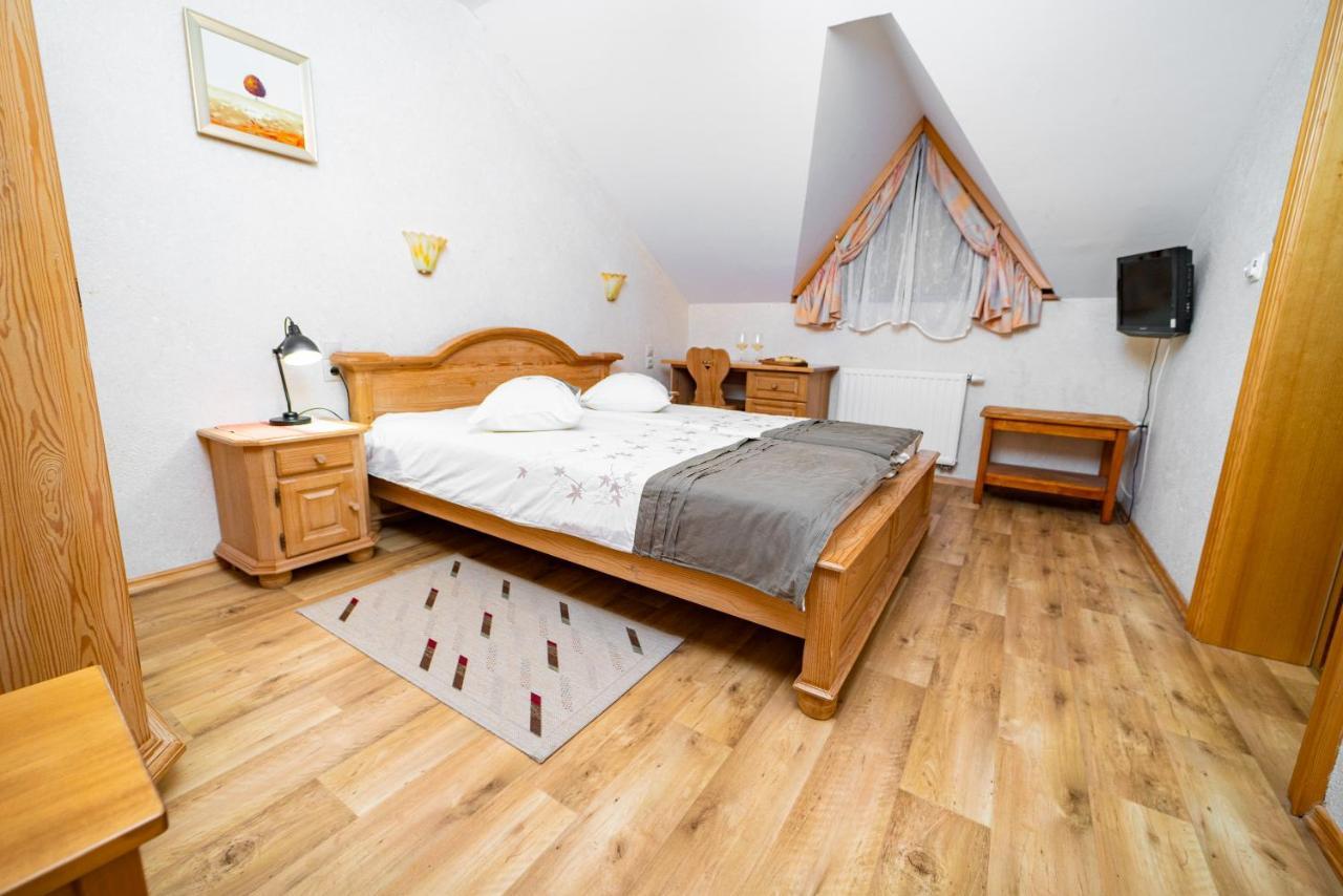 Guesthouse Mocivnik Okroglice Eksteriør bilde