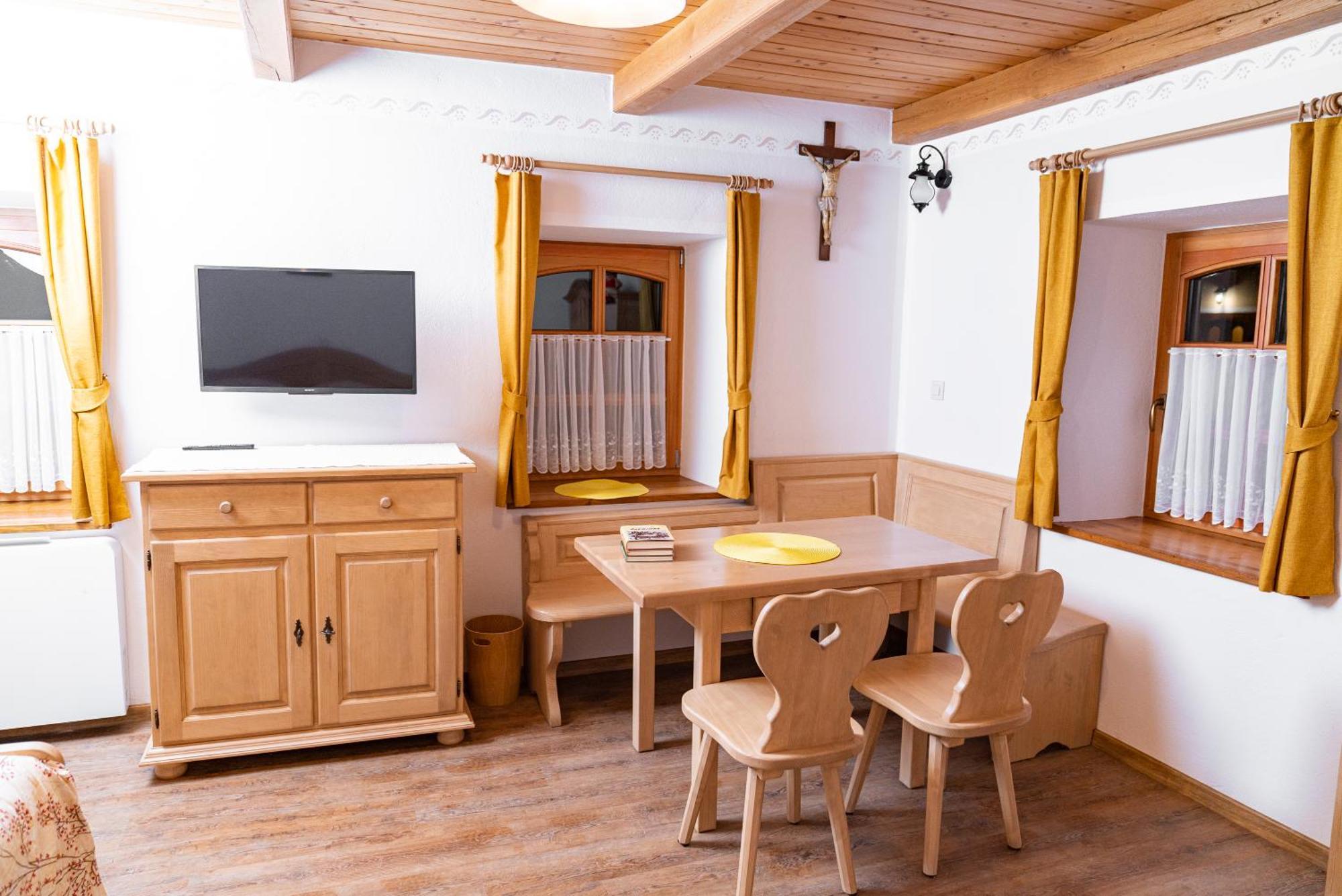 Guesthouse Mocivnik Okroglice Eksteriør bilde