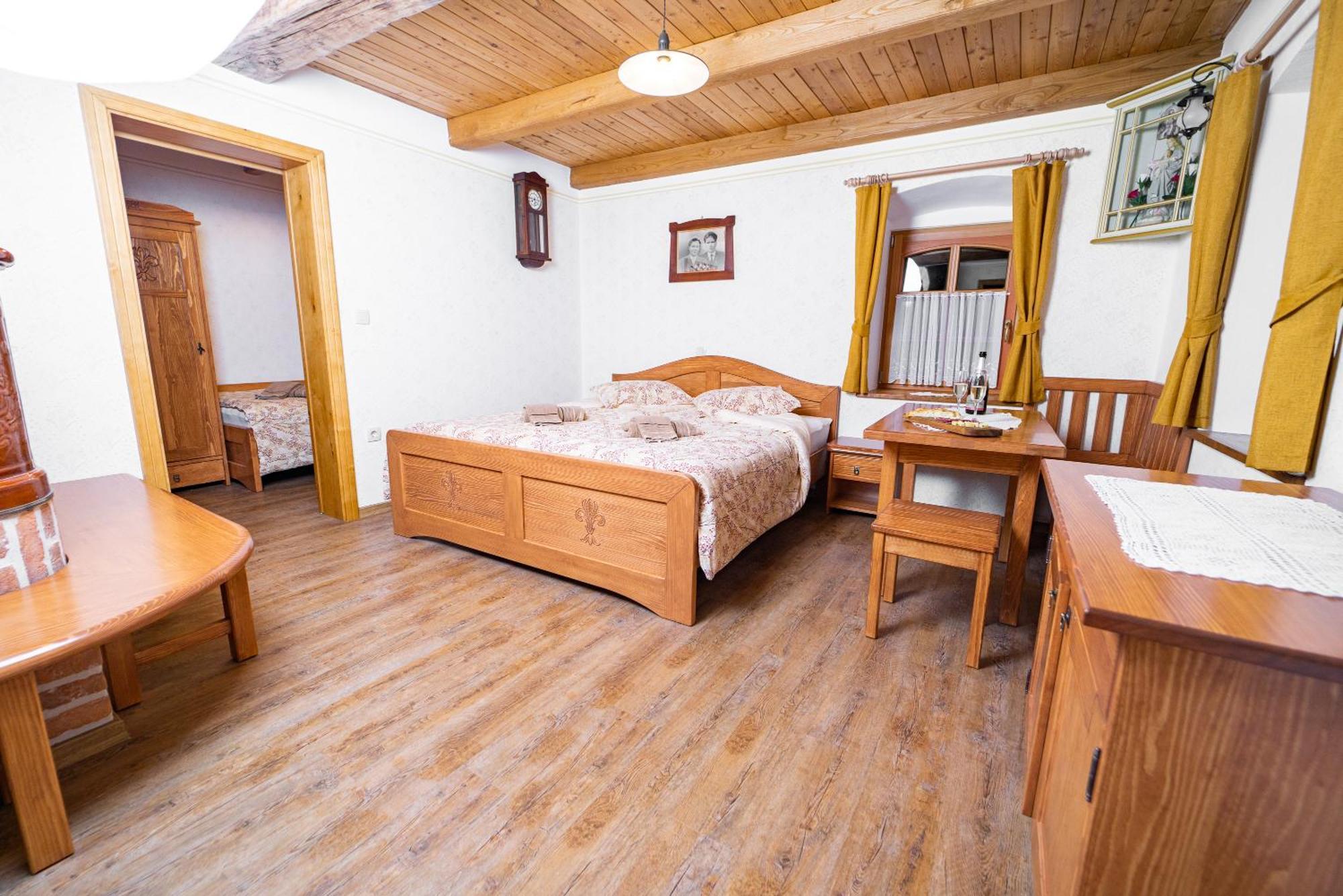 Guesthouse Mocivnik Okroglice Eksteriør bilde