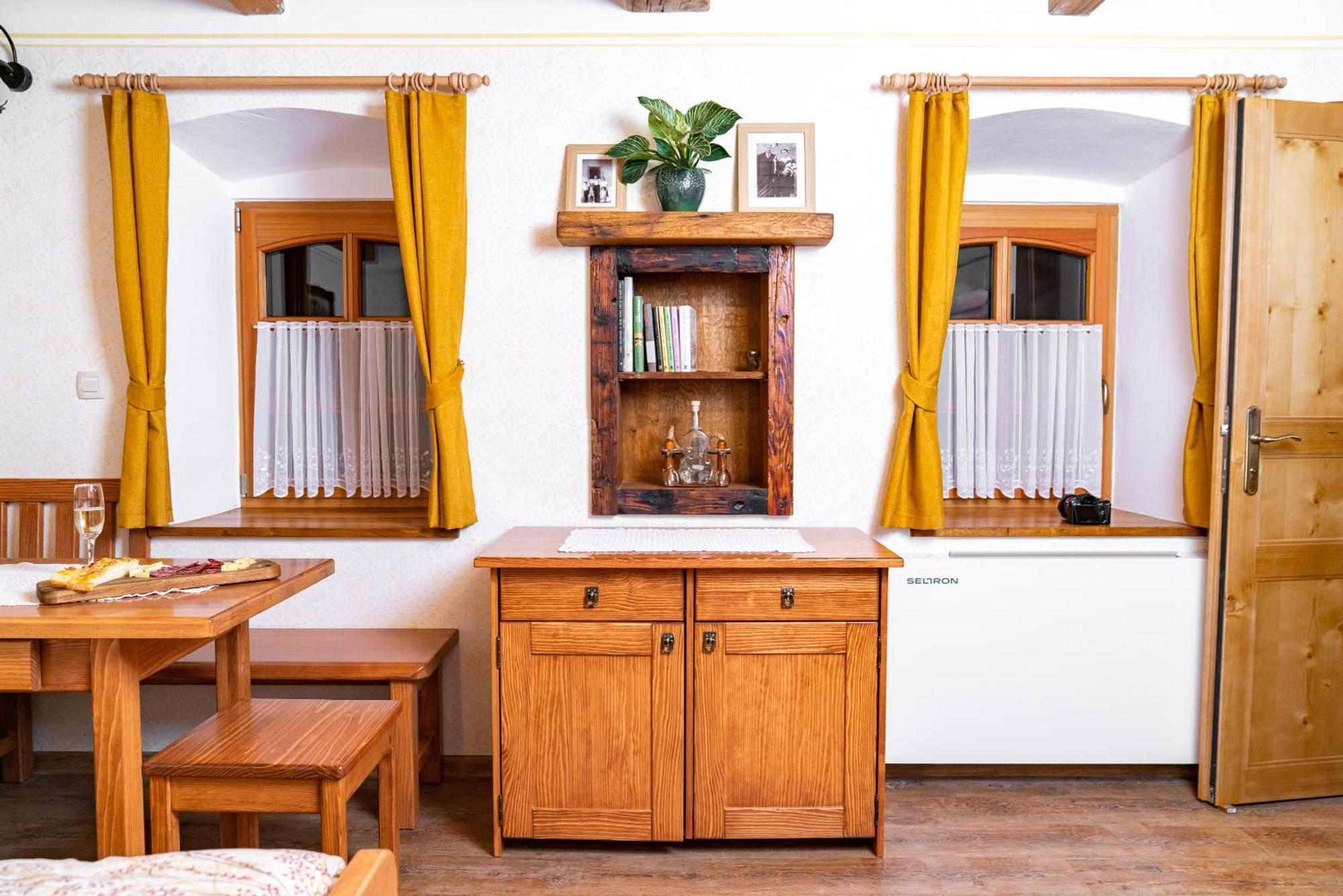 Guesthouse Mocivnik Okroglice Eksteriør bilde