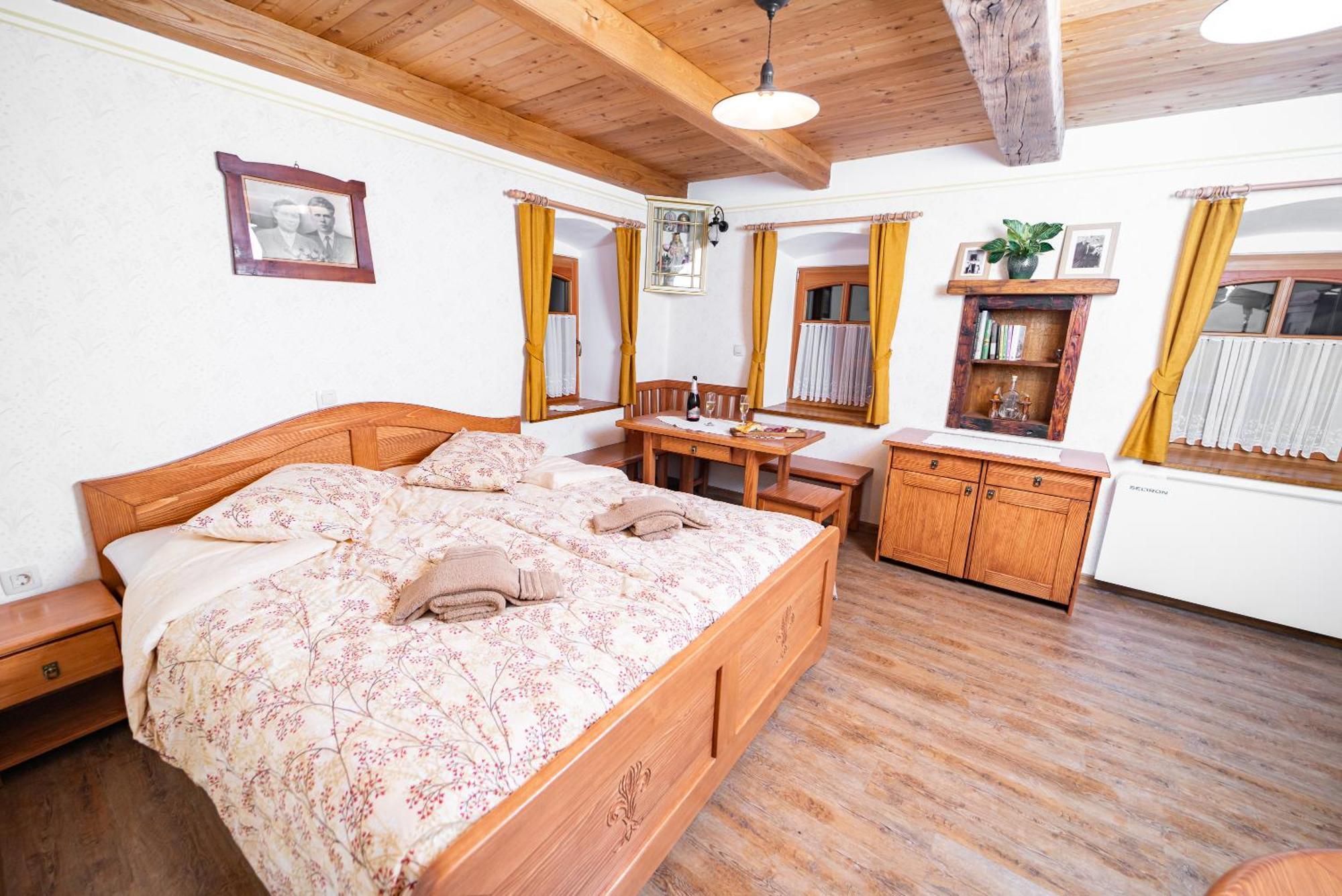 Guesthouse Mocivnik Okroglice Eksteriør bilde